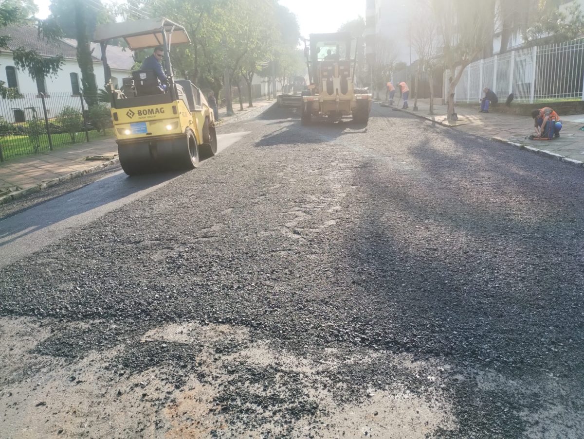 Secretaria de Obras trabalha na Rua Capitão Pedro Werlang em Santa Cruz