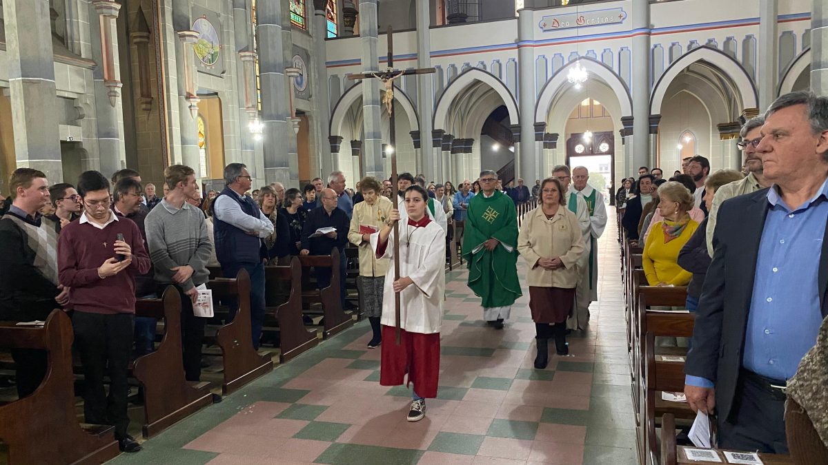 Catedral São João Batista celebra imigração com missa em alemão