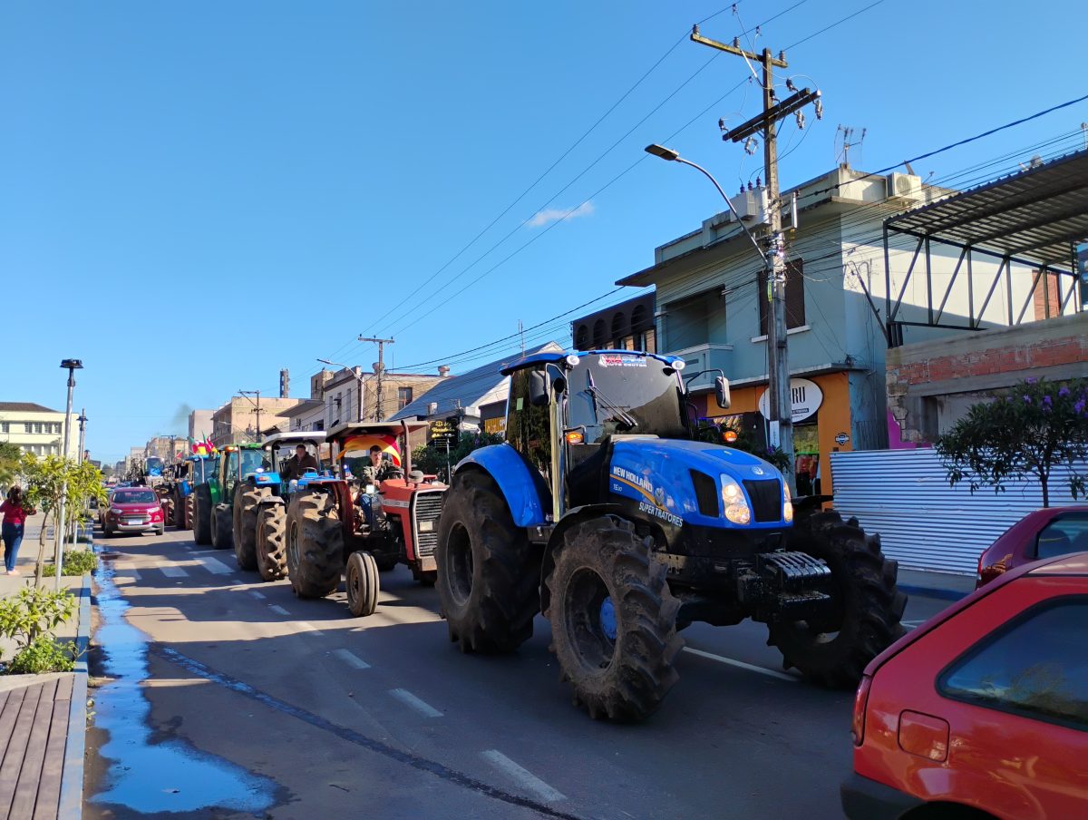 Agricultores realizam manifestação e pedem apoio de entes políticos em Venâncio Aires