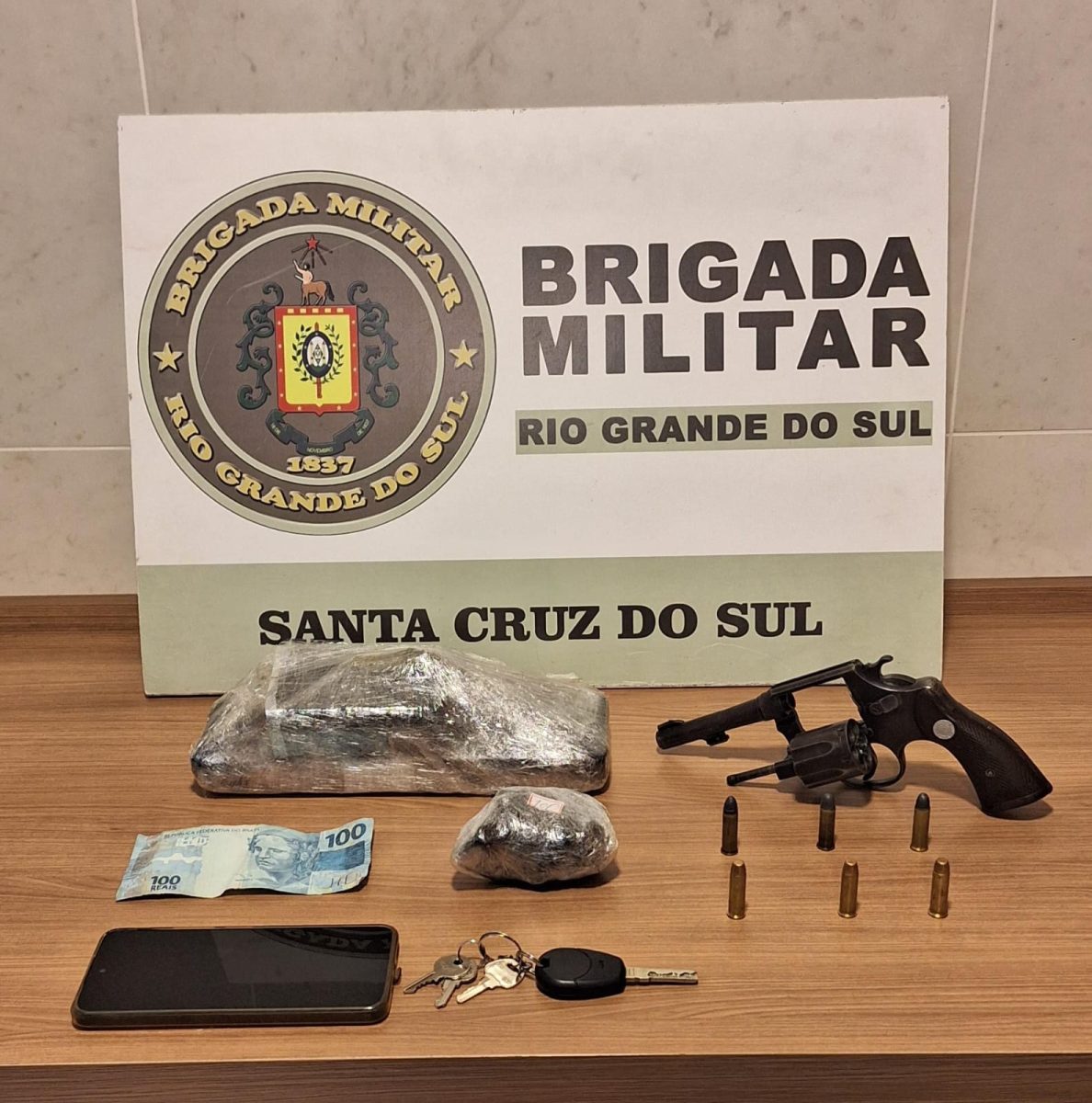 BM prende homem por tráfico de drogas e porte ilegal de arma de fogo em Santa Cruz