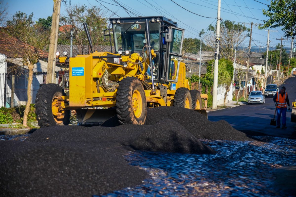 Secretaria de Obras finaliza primeira etapa de pavimentação de rua no bairro Bom Jesus