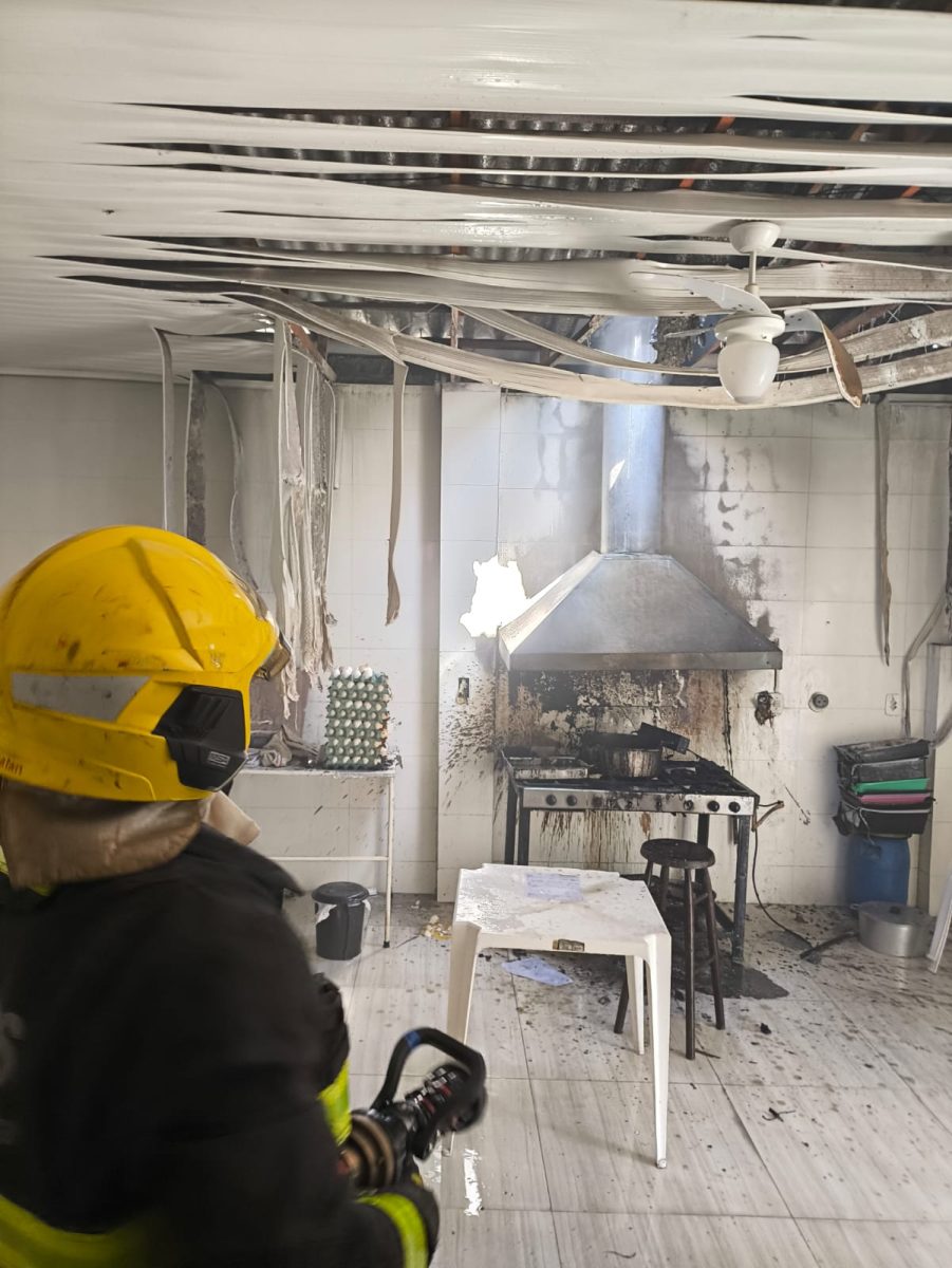 Bombeiros combatem incêndio em cozinha no centro de Venâncio Aires