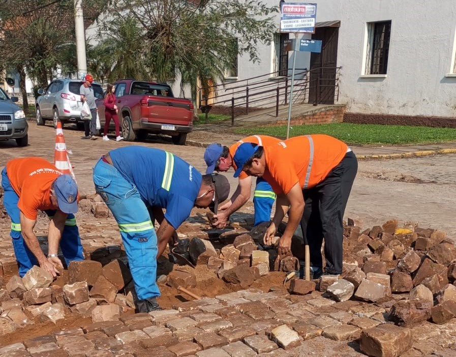 Reposição de calçamentos é concluída em Monte Alverne 