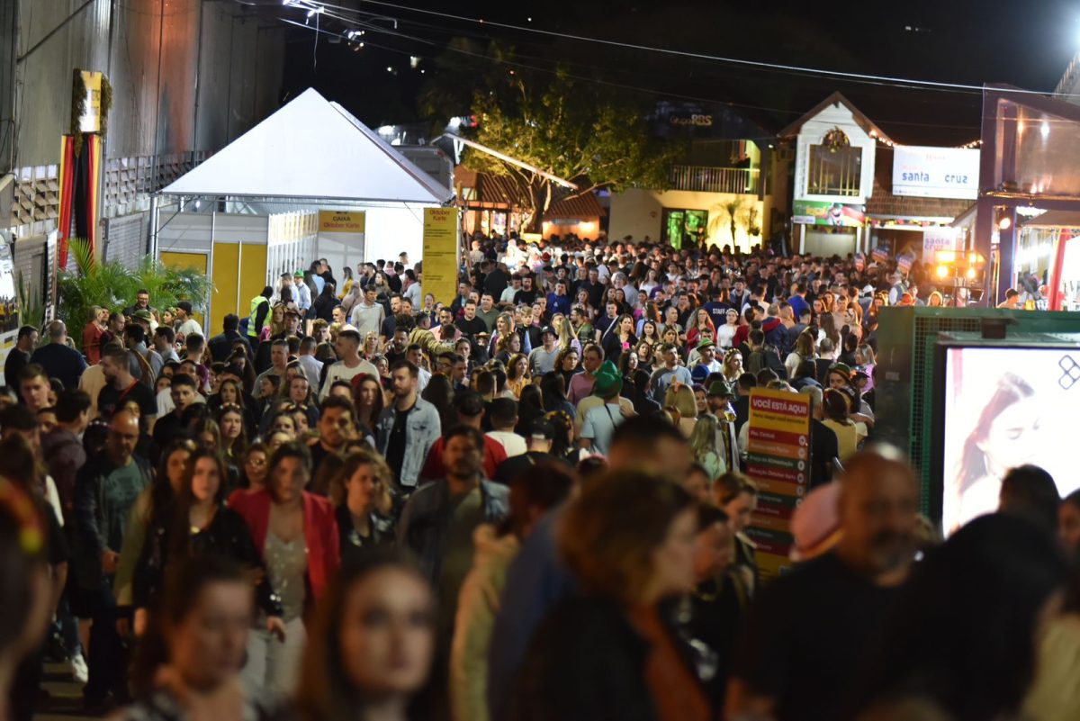 Brigada Militar aposta na tecnologia e em drone para segurança da Oktoberfest