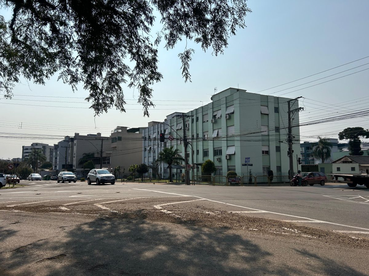 Rótula na esquina da Oscar Jost com a João Pessoa depende de obra de escoamento