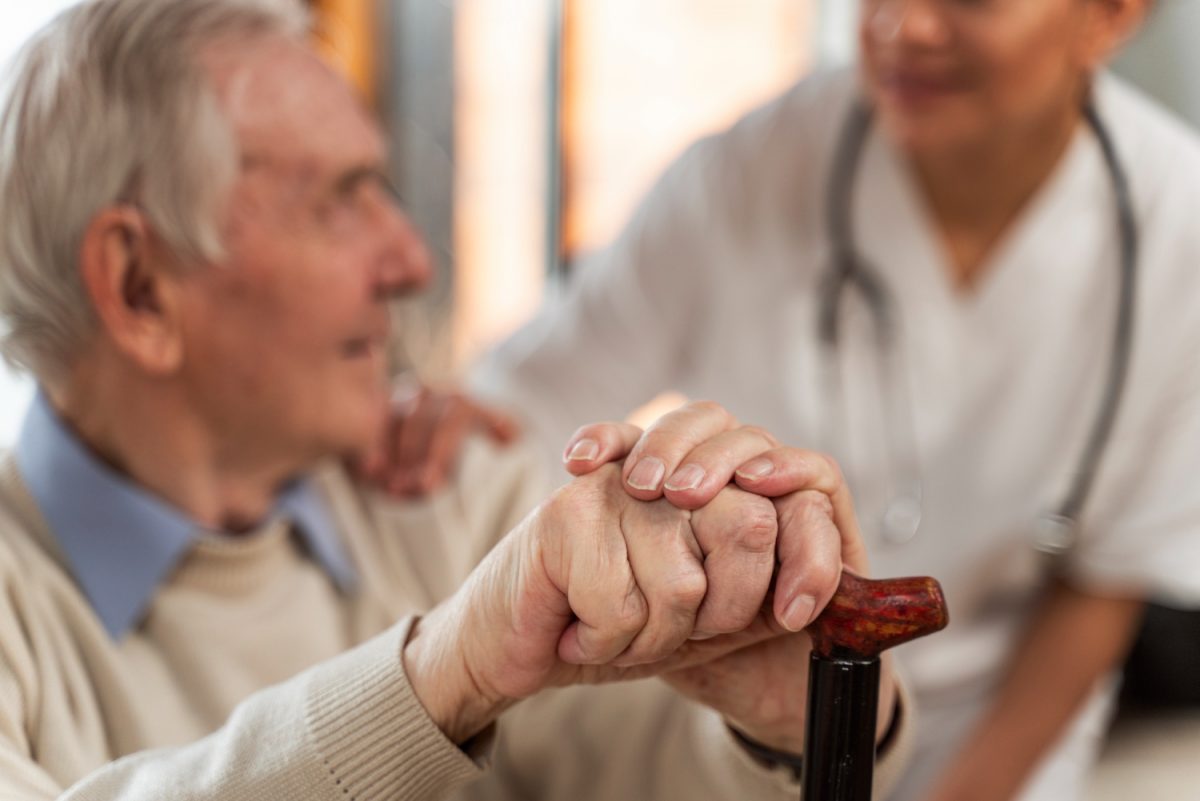 Projeto de lei busca garantir acolhimento de idosos em lares geriátricos particulares 