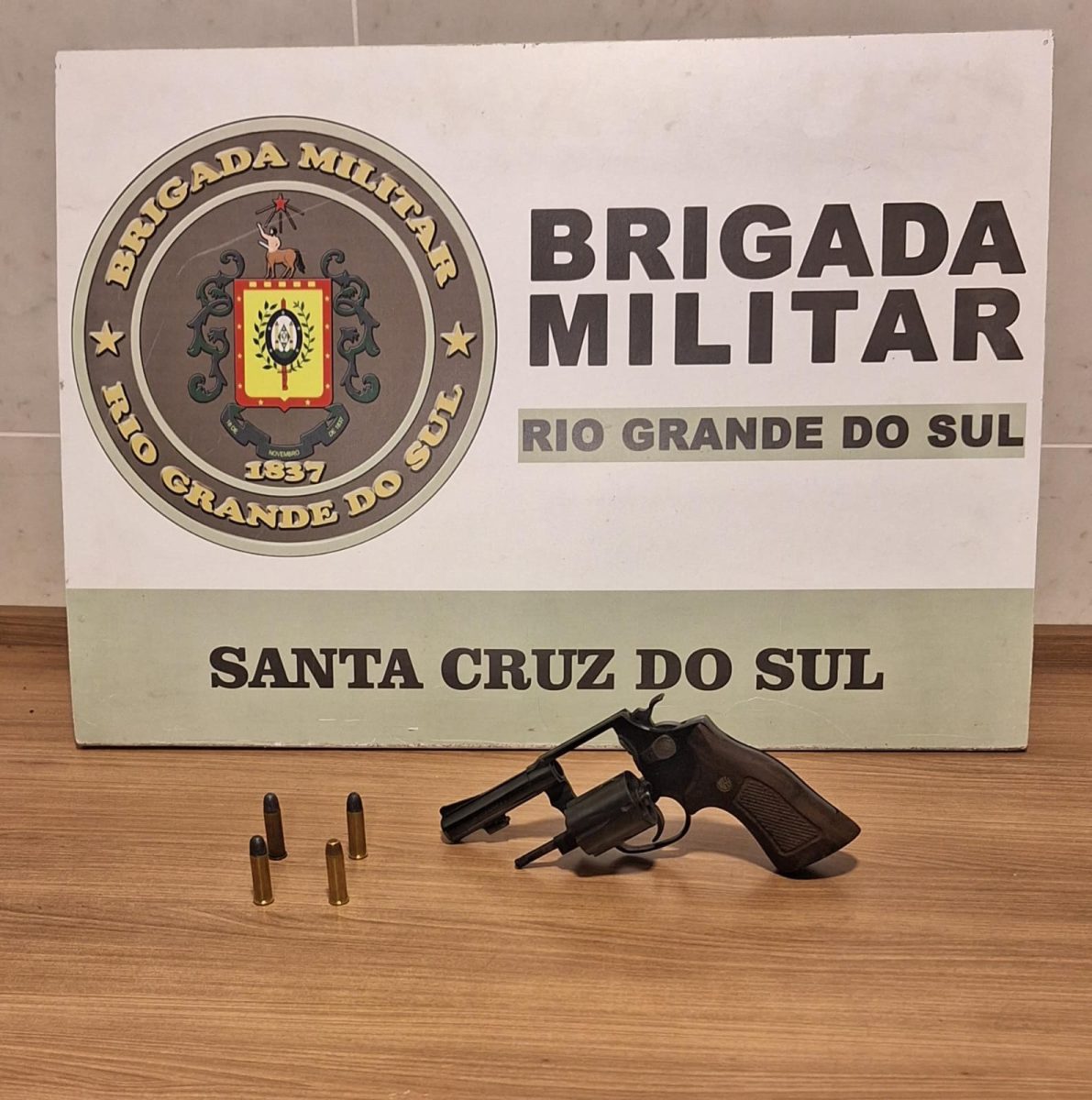 Homem é preso em flagrante por porte ilegal de arma de fogo em Santa Cruz