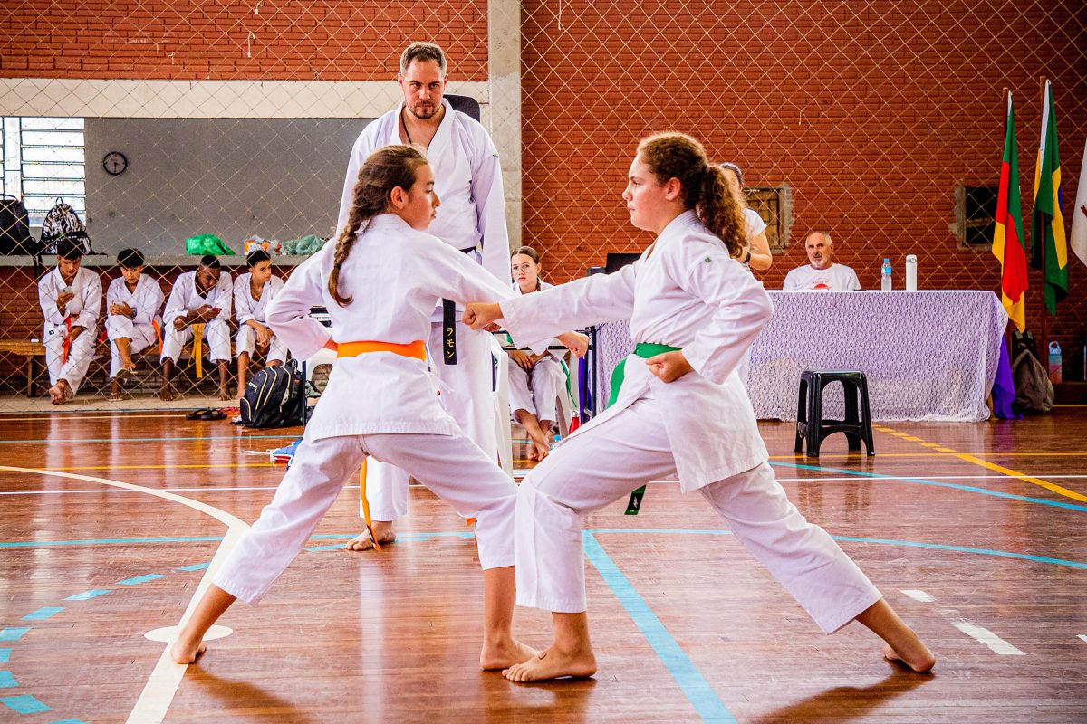 Atletas de Venâncio Aires participam do XVIII Campeonato Estadual de Karatê-Do JKA