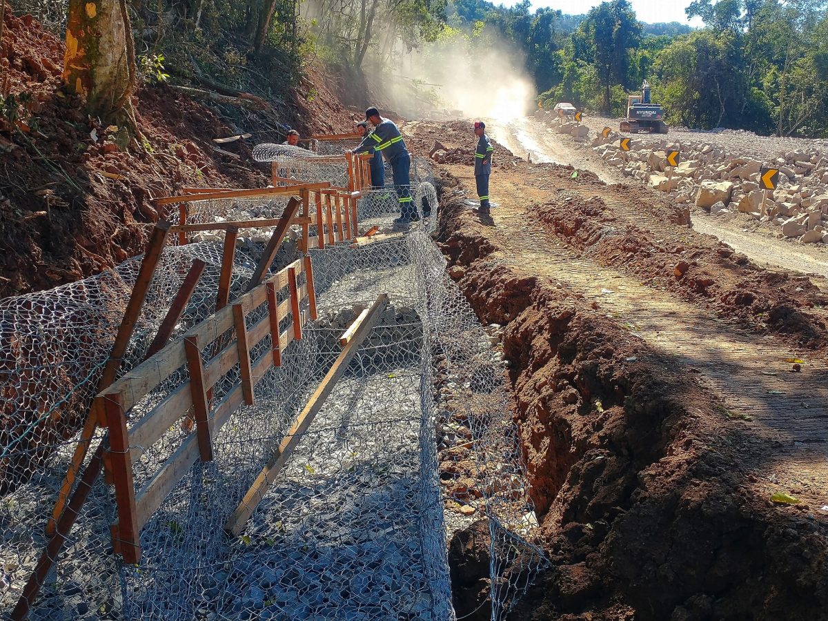 EGR inicia construção do muro de gabião na ERS-129