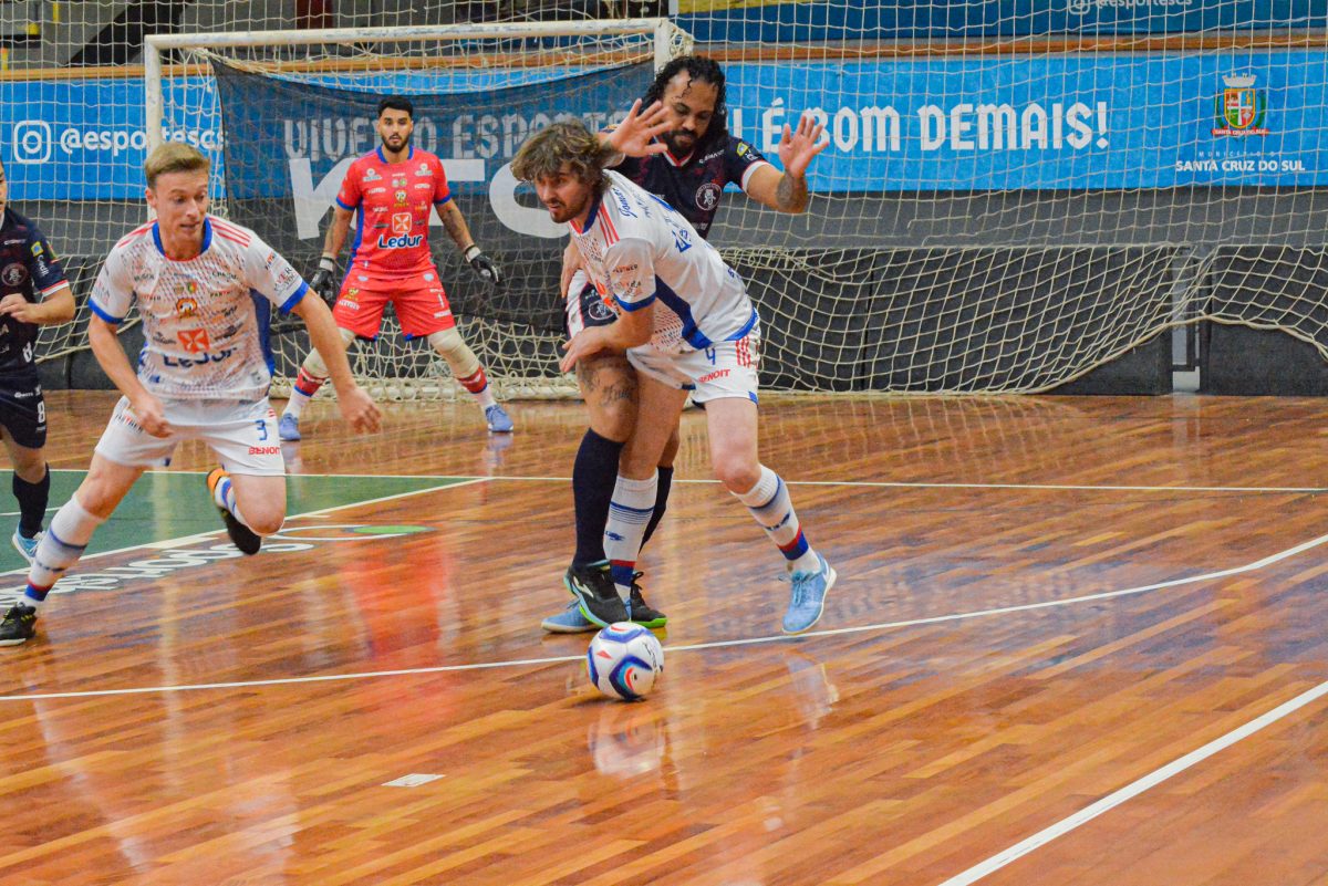 Santa Cruz Futsal perde por 7 a 2