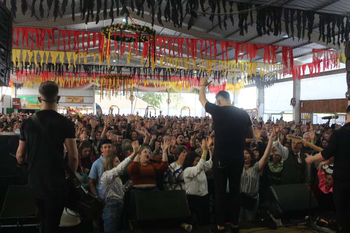 Festival Nacional da Galinha Recheada atrai multidão a Rio Pardinho