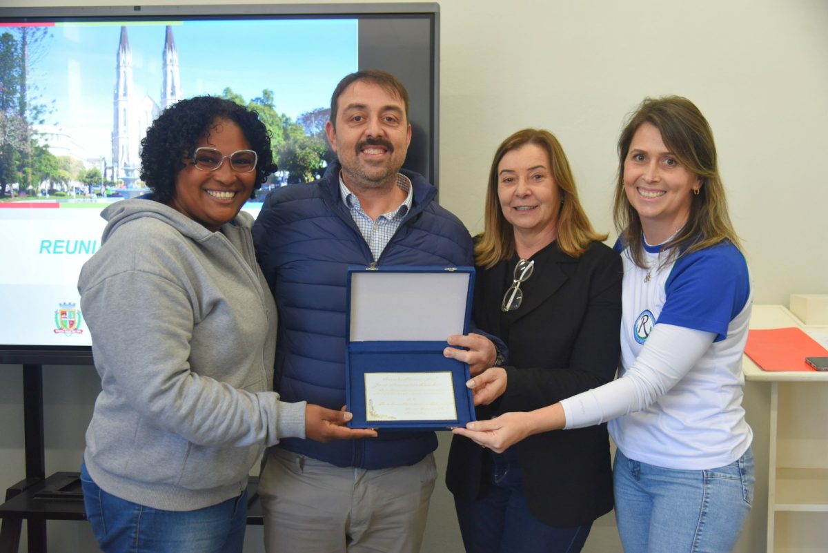 Escolas com bons índices no Ideb são homenageadas em Santa Cruz