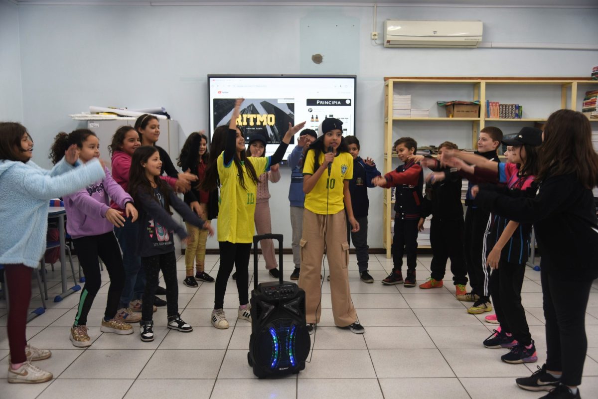 Uma aula de civismo ao estilo rap na Escola Guido Herberts