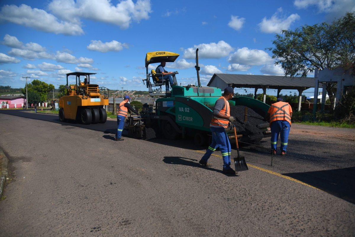 Concluído recapeamento de Rua do Bairro Santa Vitória