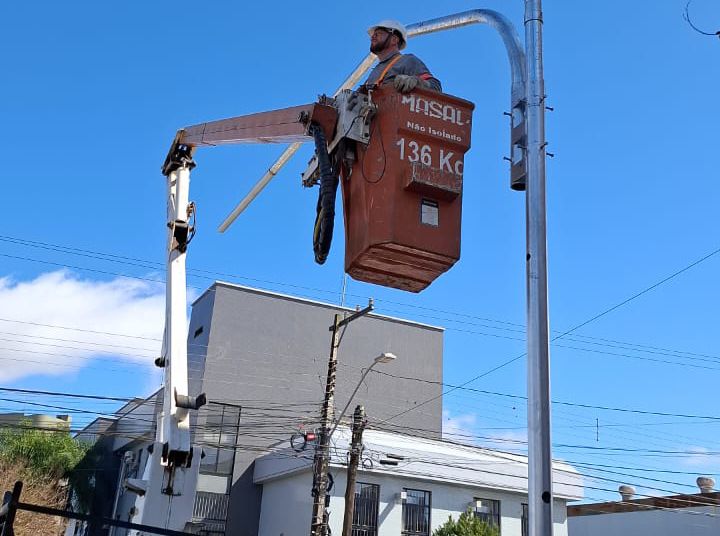 Inicia instalação de semáforos na Rua Venâncio Aires em Santa Cruz