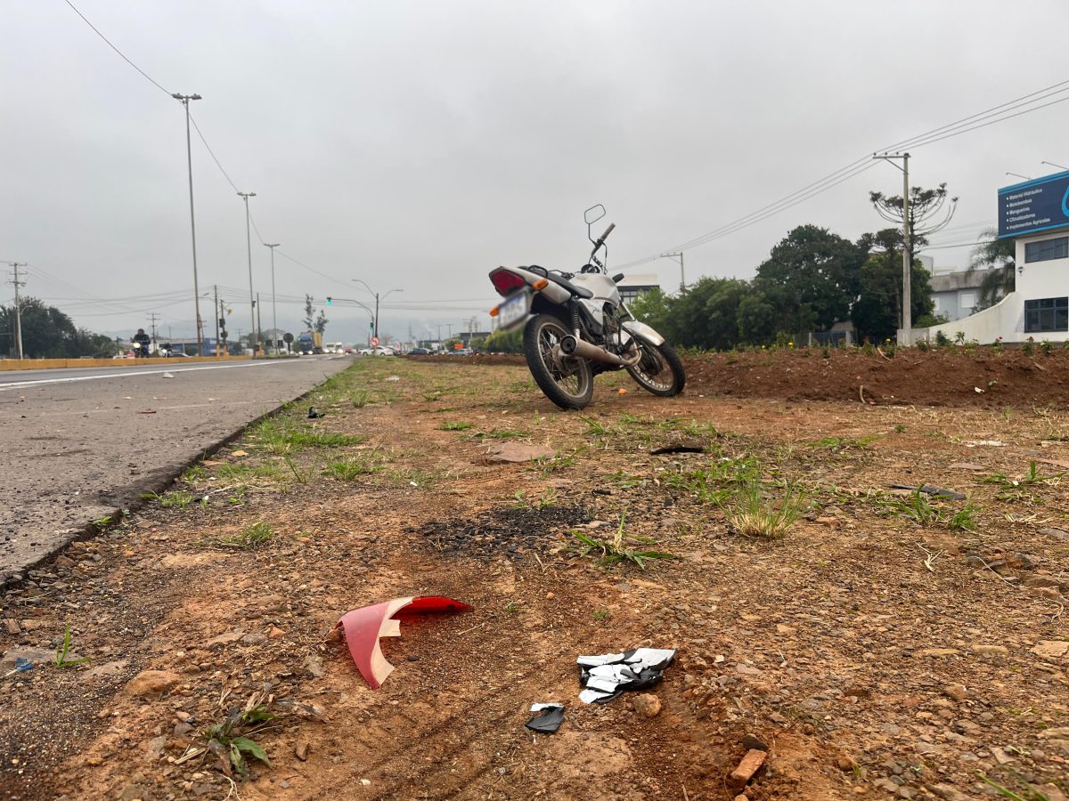 Carro e moto se envolvem em acidente na BR-471, em Santa Cruz 