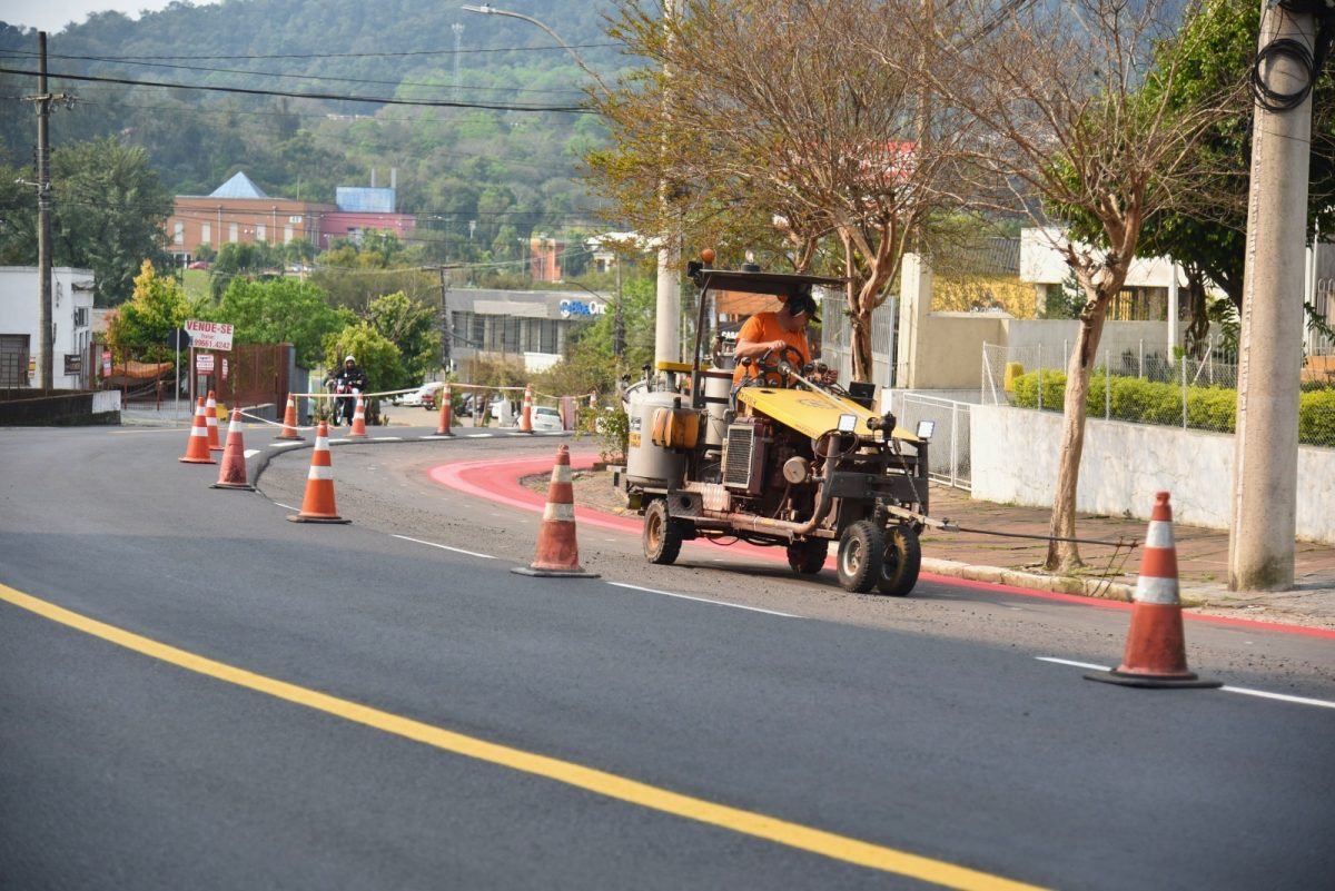 Avenida Independência recebe instalação de dois quilômetros de ciclofaixa