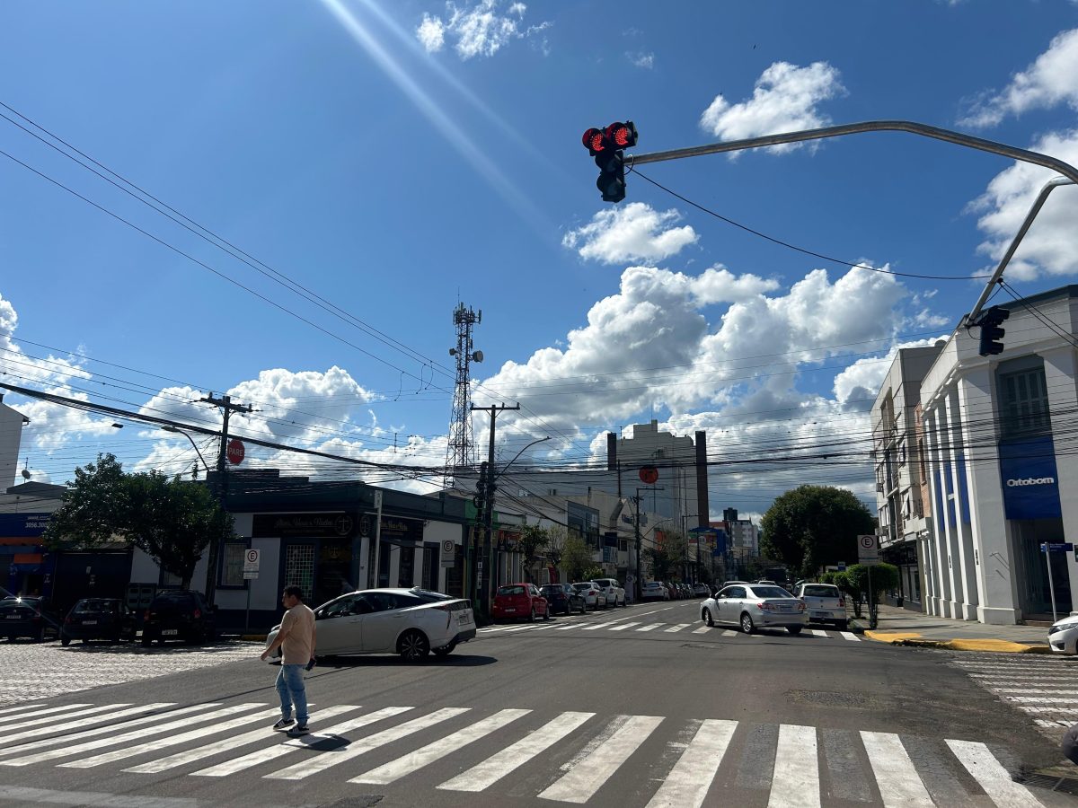 Novos semáforos na Rua Venâncio Aires entram em operação em Santa Cruz