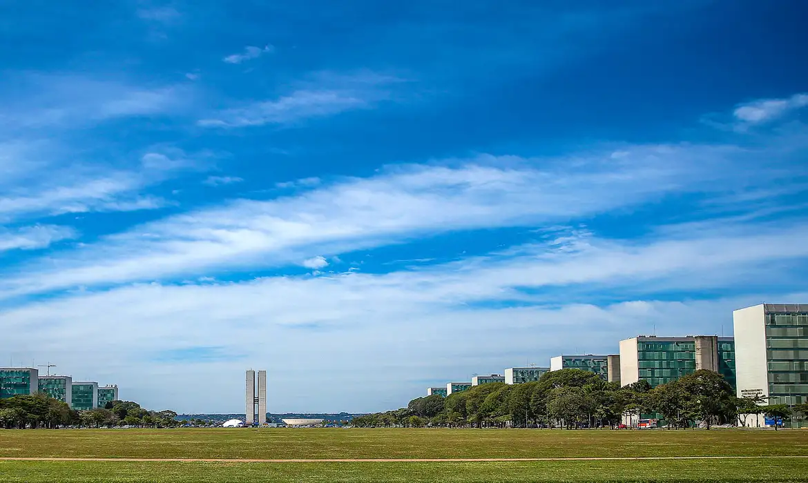 Orçamento de 2025 autoriza 57,8 mil novas vagas no Governo Federal