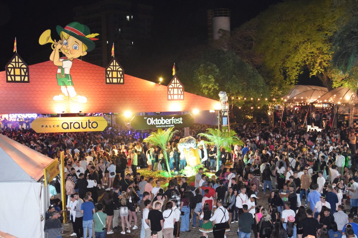 Rainha Musical abre a programação do Espaço Arauto na Oktoberfest