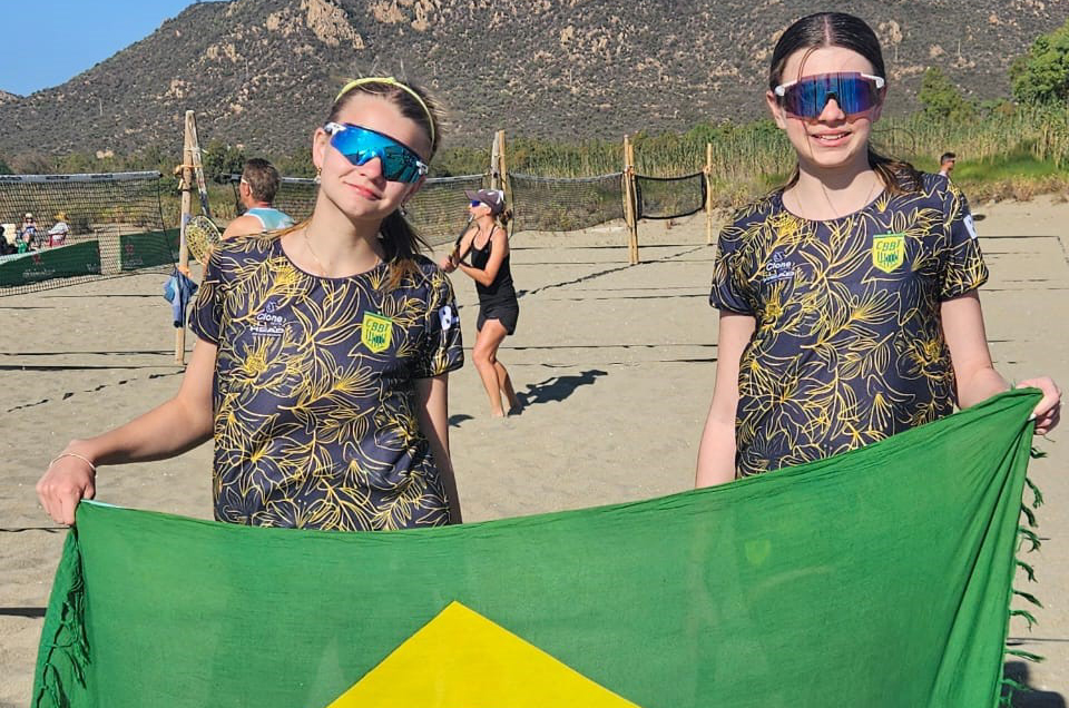 Giovanna Pick e Verônica Bersch são campeãs mundiais de beach tennis