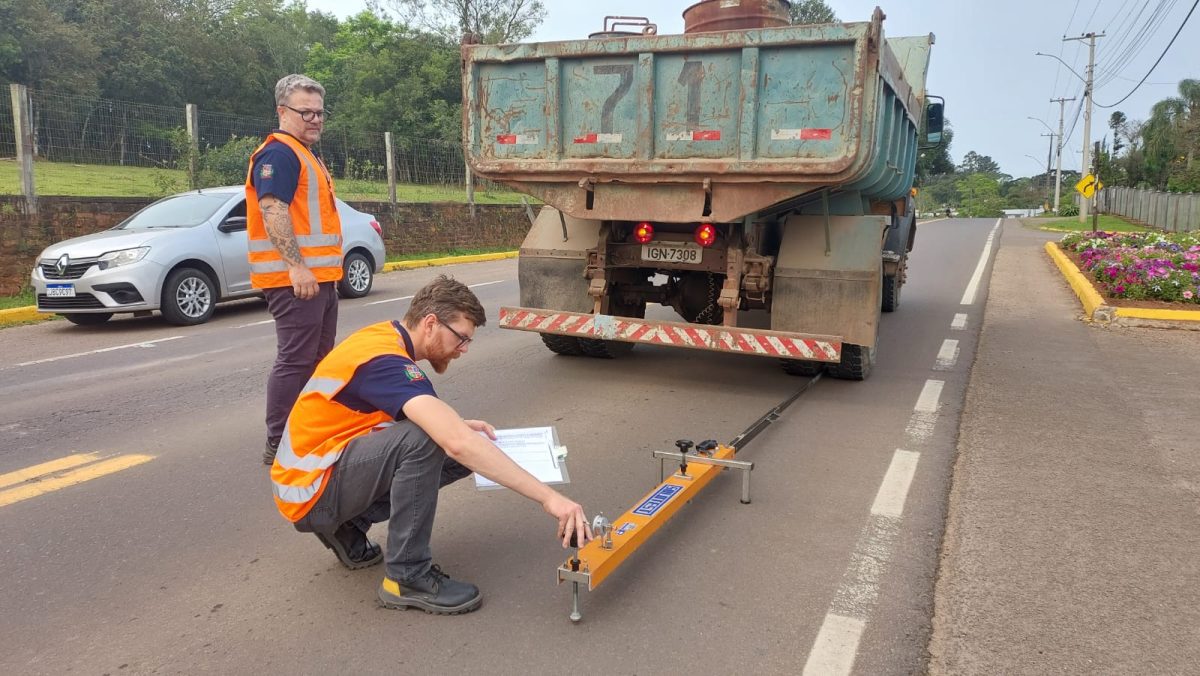 Laboratório de Solos e Asfaltos da Secretaria de Obras analisa condições do pavimento para execução de recapeamento