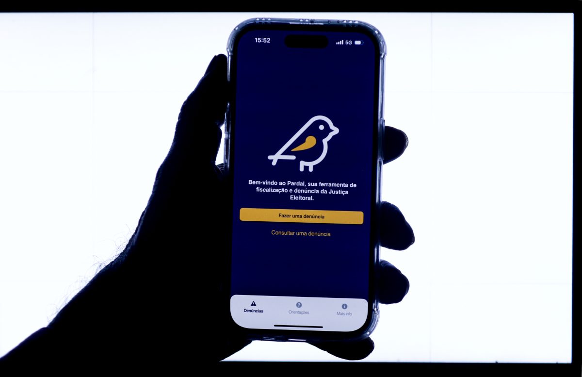 Mais de mil denúncias sobre propaganda eleitoral irregular são recebidas por dia