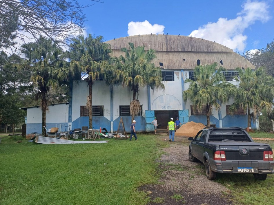 Inicia reforma no ginásio da Escola Adelina Isabela Konzen