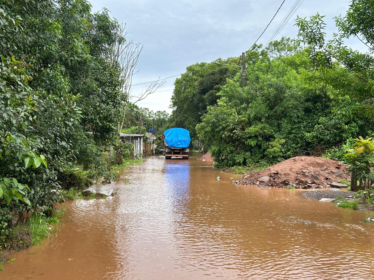 Moradores dos bairros Várzea e Navegantes se unem em manifestação