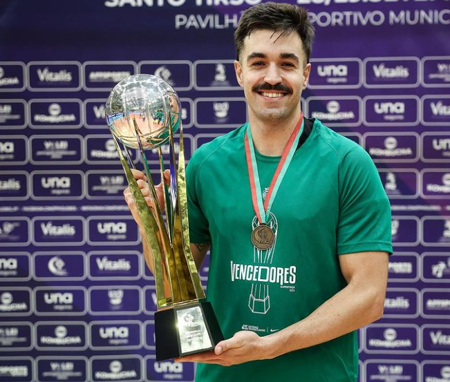 Santa-cruzense é campeão da Supertaça masculina de vôlei em Portugal