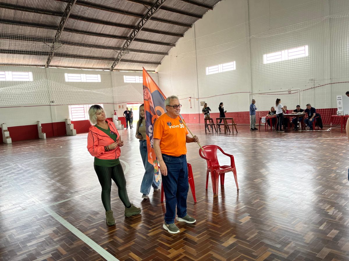 Francisco Carlos Smidt votou no Ginásio do Flamengo, no Bairro Arroio Grande