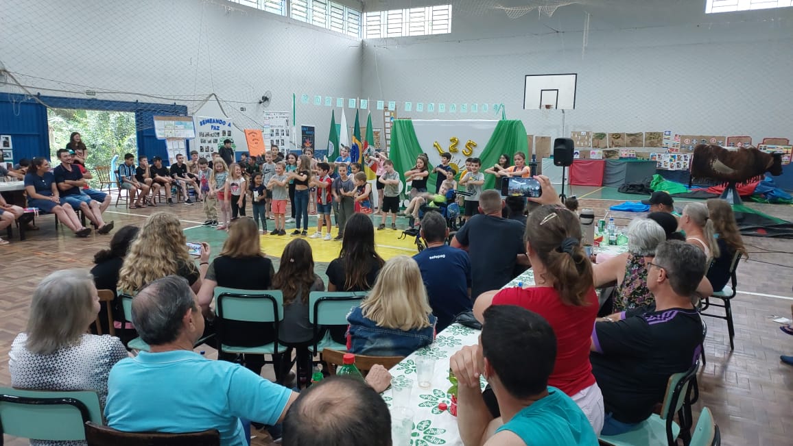 Escola Cardeal Leme celebra 125 anos com festa na comunidade