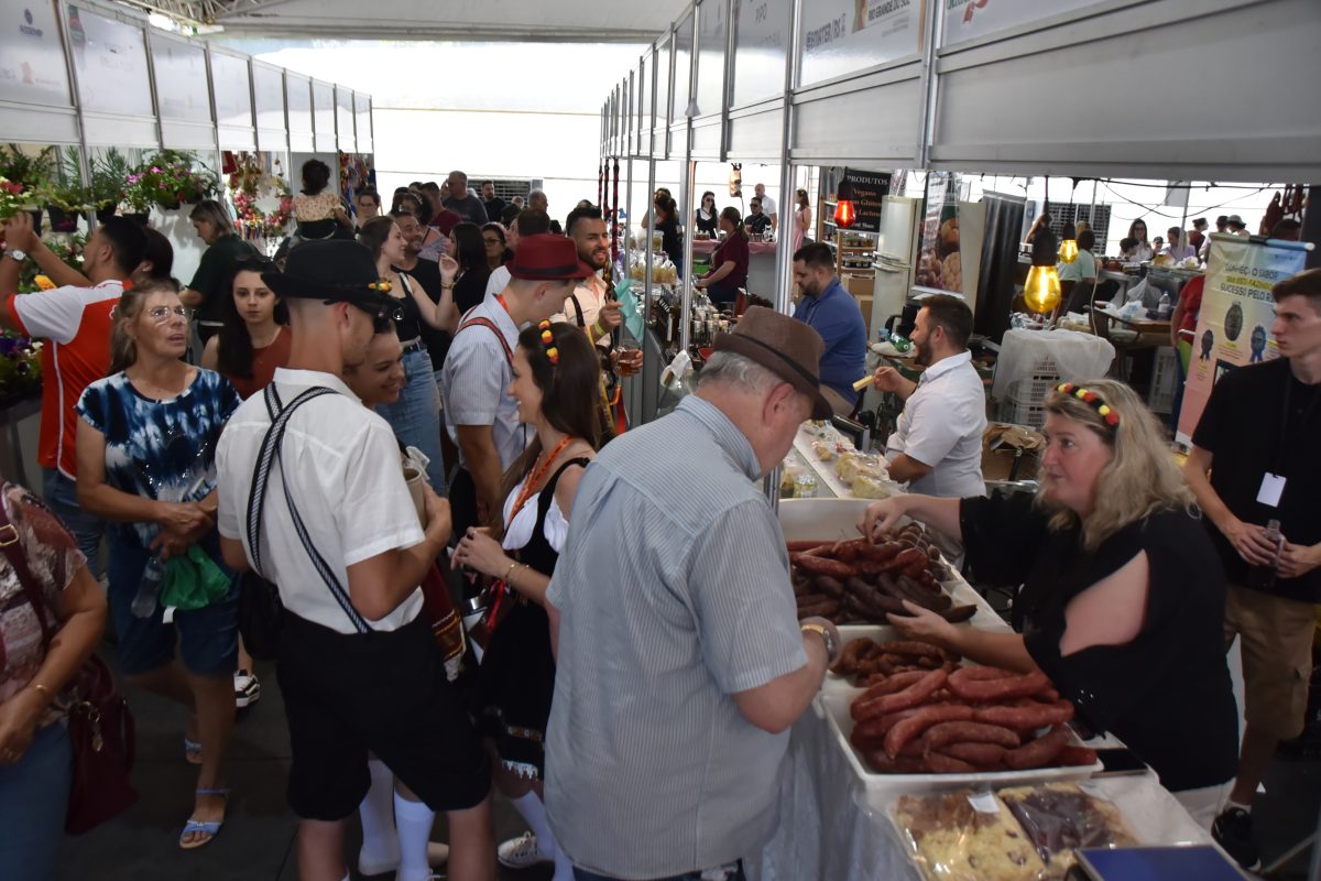 Feira da Agricultura Familiar conquista público e bate recorde de vendas na 39ª Oktoberfest