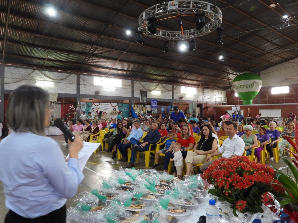 Encontro dos clubes de mães de Vale Verde destaca interação entre mulheres