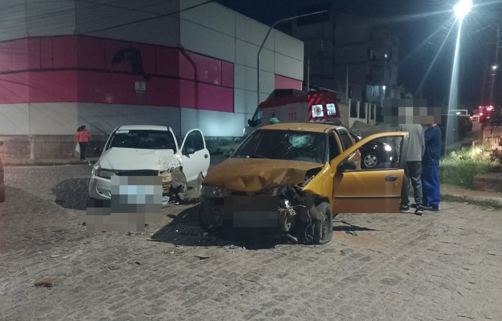 Acidente envolvendo dois carros deixa três pessoas feridas em Rio Pardo