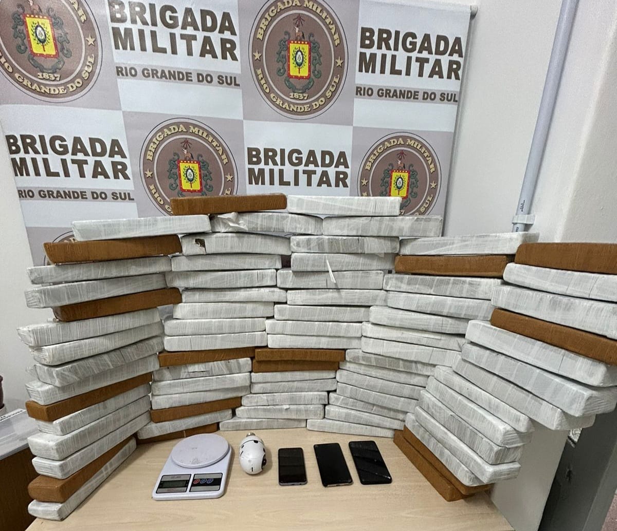 Brigada Militar de Estrela apreende cerca de R$ 100 mil em drogas