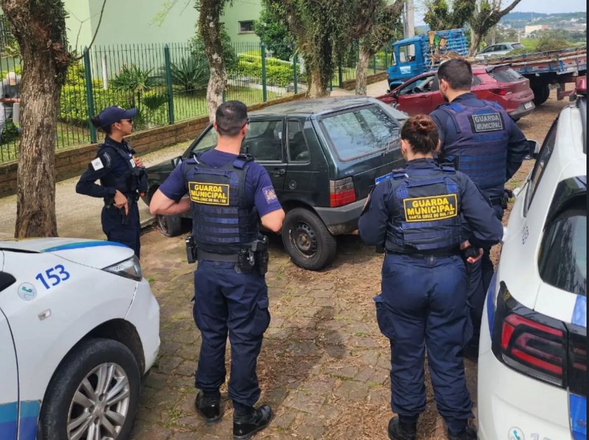 Guarda Municipal recupera carro furtado em Santa Cruz