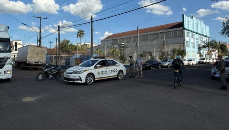 Motociclista fica ferida em acidente no Centro de Venâncio Aires