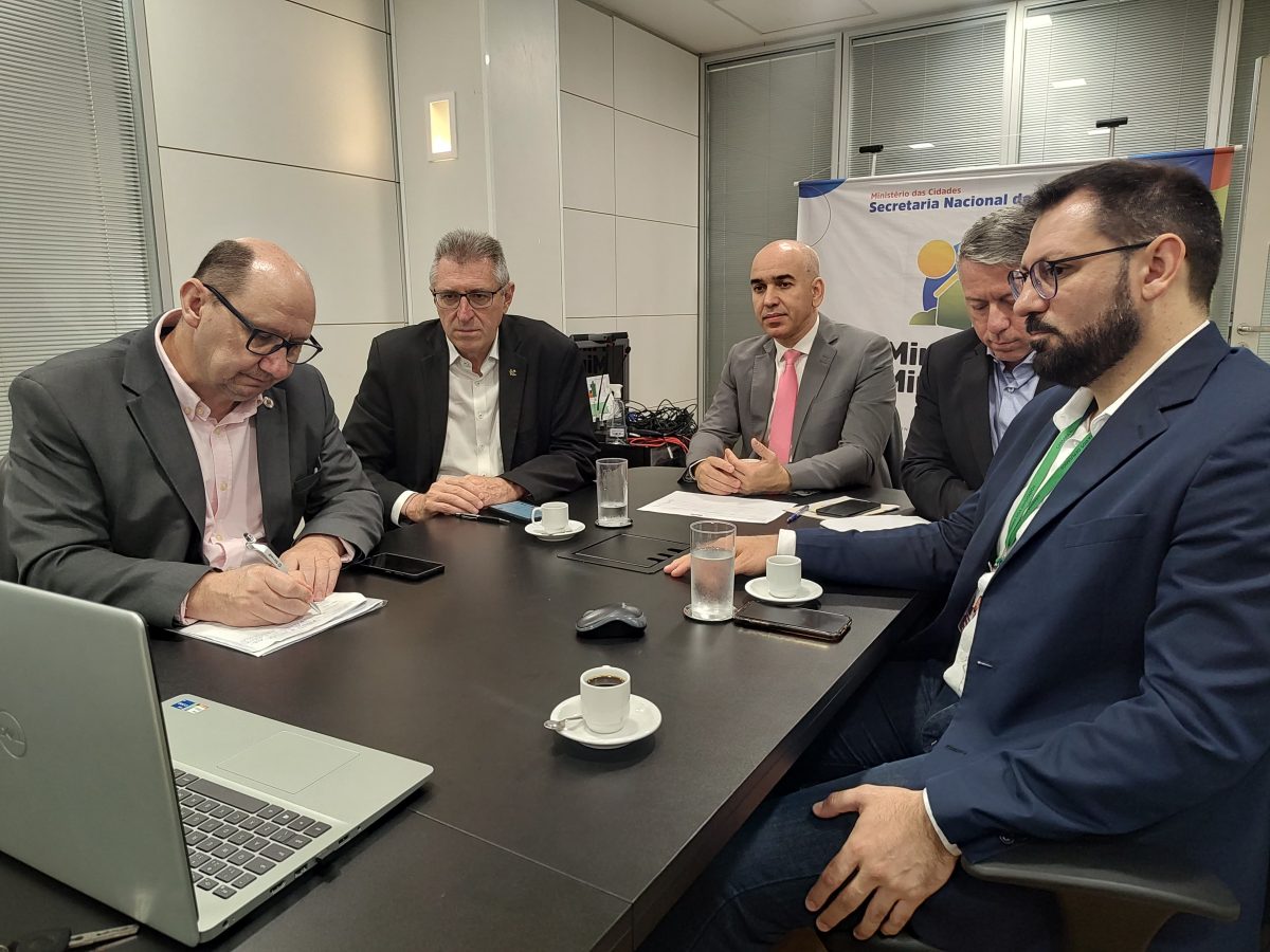 Deputados participam de reunião para destravar o Minha Casa Minha Vida Rural