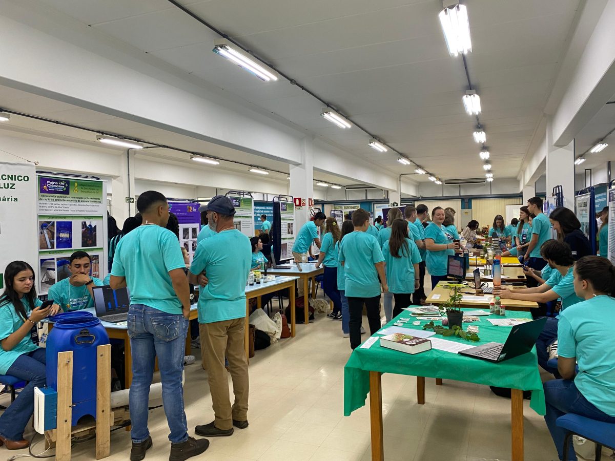 Feira de Ciências da Unisc apresenta mais de 90 trabalhos e reúne alunos de toda a região