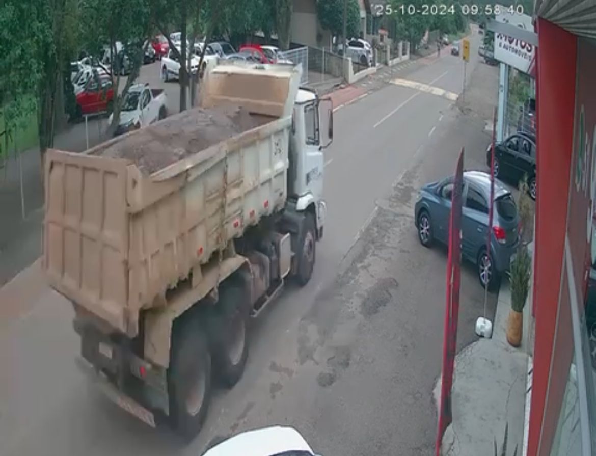 Câmeras mostram caminhão em alta velocidade sem freios em Monte Alverne