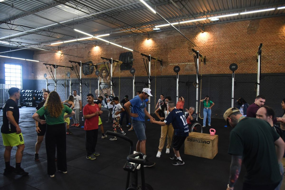 Esporte ParaTodos: alunos do Centro Dia participam de treino adaptado de CrossFit