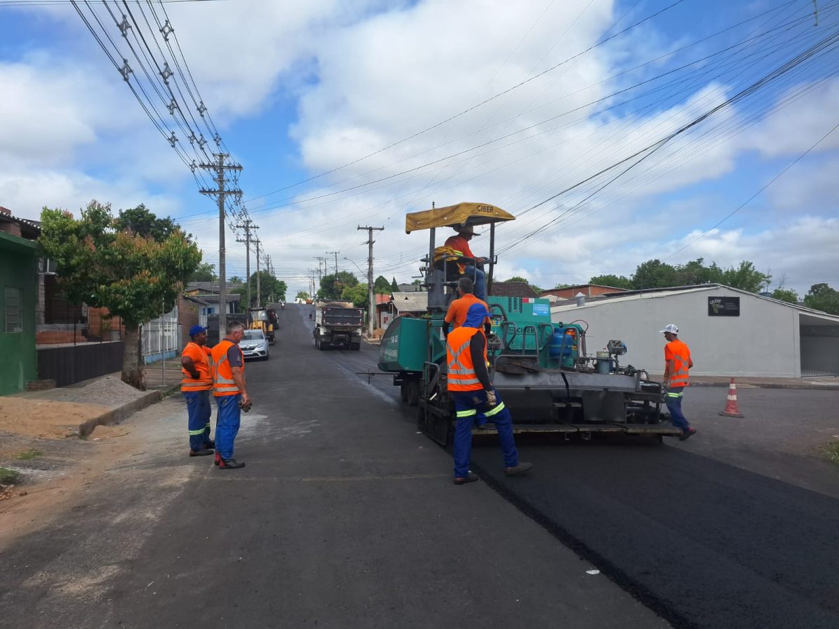 Secretaria de Obras de Santa Cruz finaliza asfaltamento na Rua Vasco da Gama