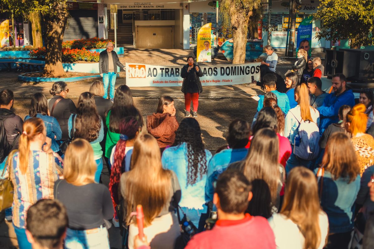 Comerciários confirmam estado de greve contra o trabalho aos domingos