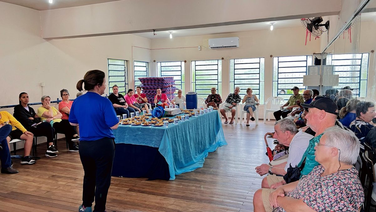 Cras Beatriz sedia roda de conversa sobre os direitos da pessoa idosa