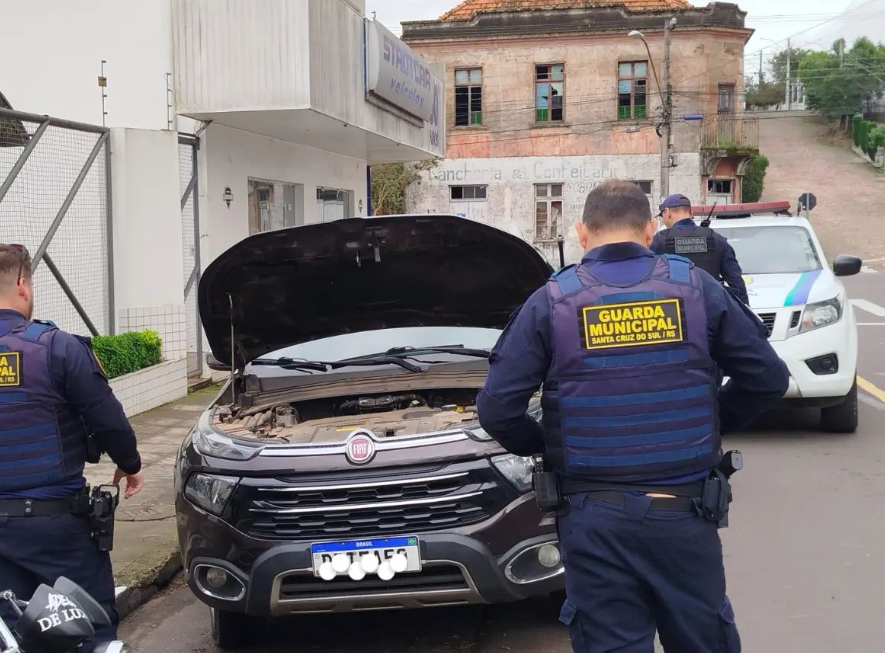 Guarda Municipal de Santa Cruz localiza e apreende um automóvel clonado