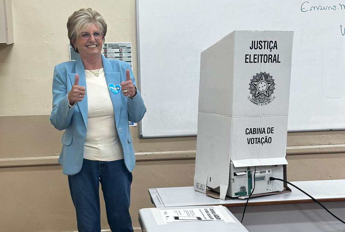 Helena Hermany é a primeira candidata a votar em Santa Cruz