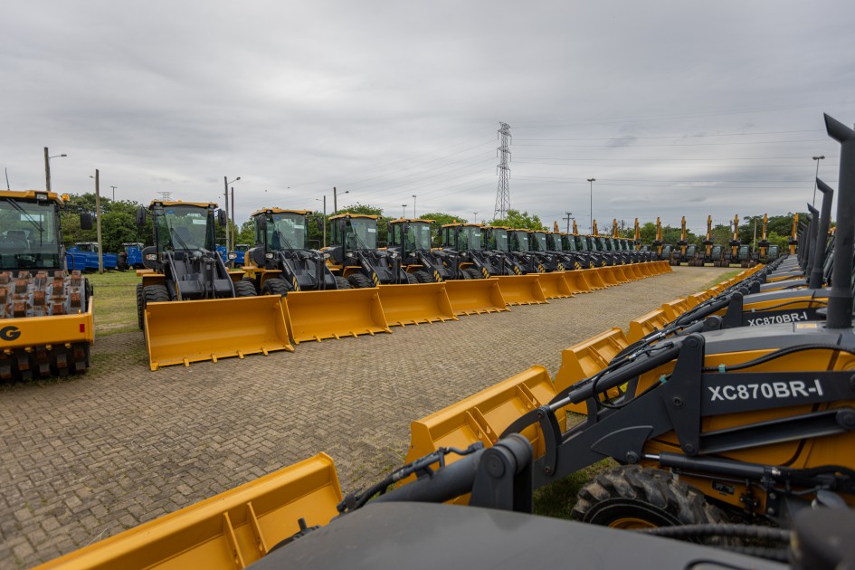 Governo entrega 212 máquinas e equipamentos agrícolas para 129 municípios