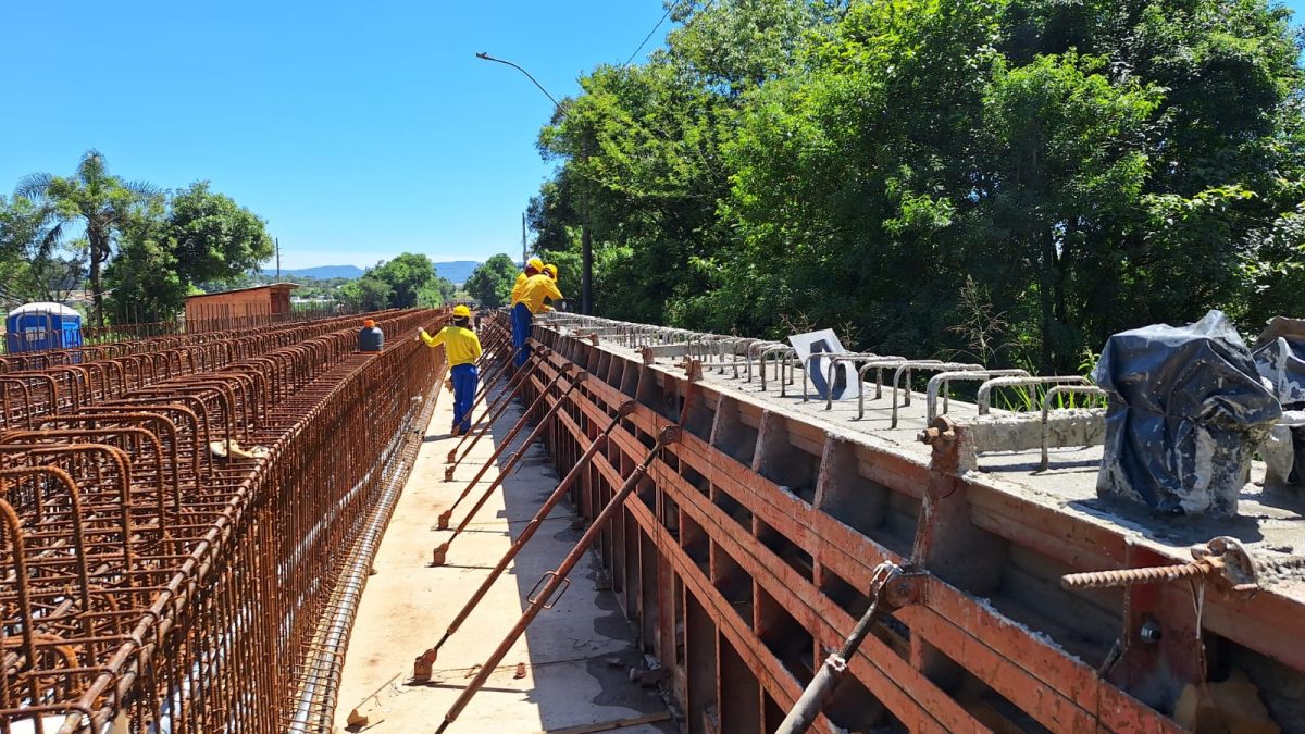 EGR inicia a concretagem das vigas na ponte da ERS-130