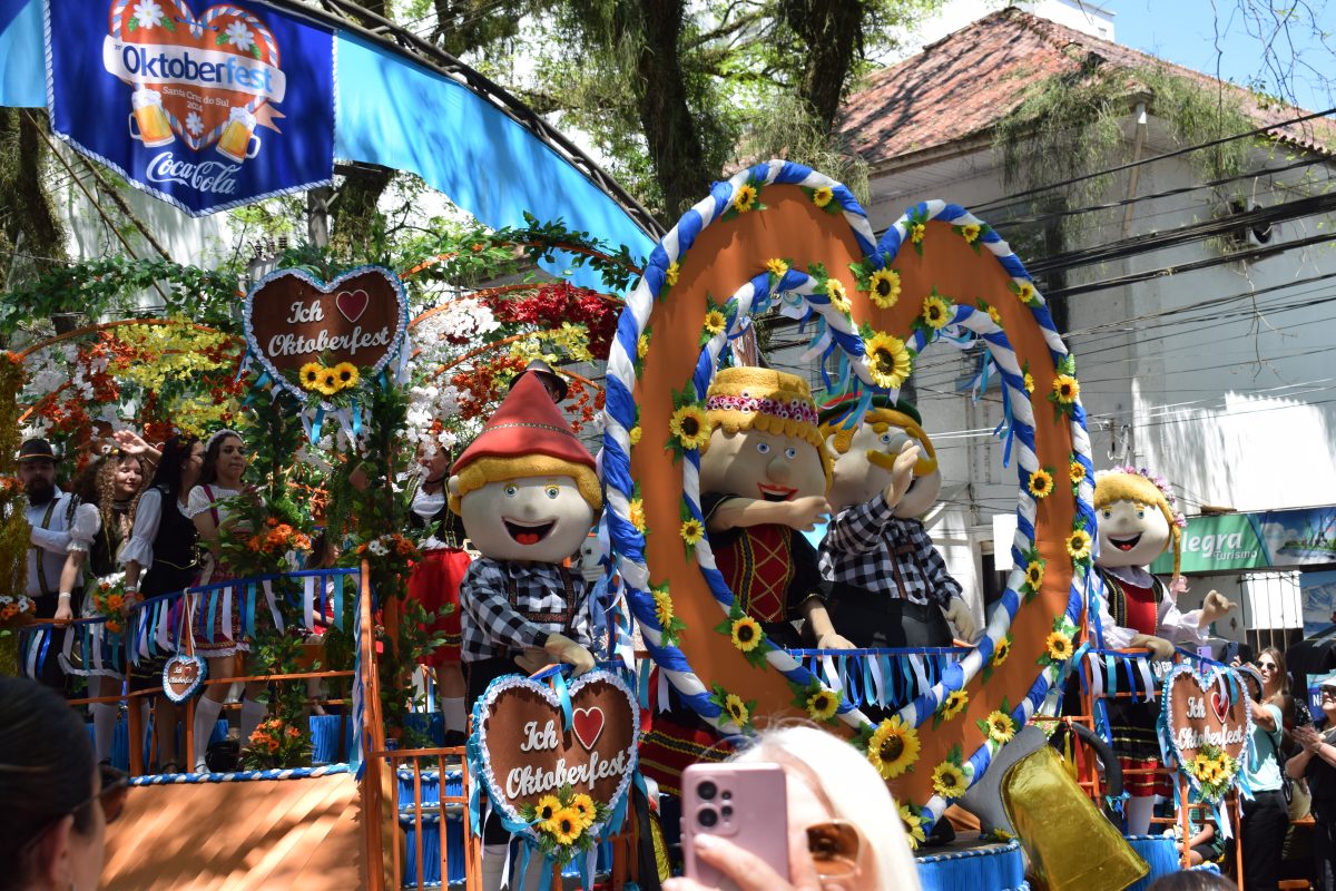 Os desfiles da Oktoberfest fazem história e deixam seu legado de preservação cultural